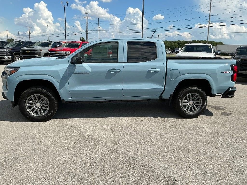 2025 Chevrolet Colorado WT/LT