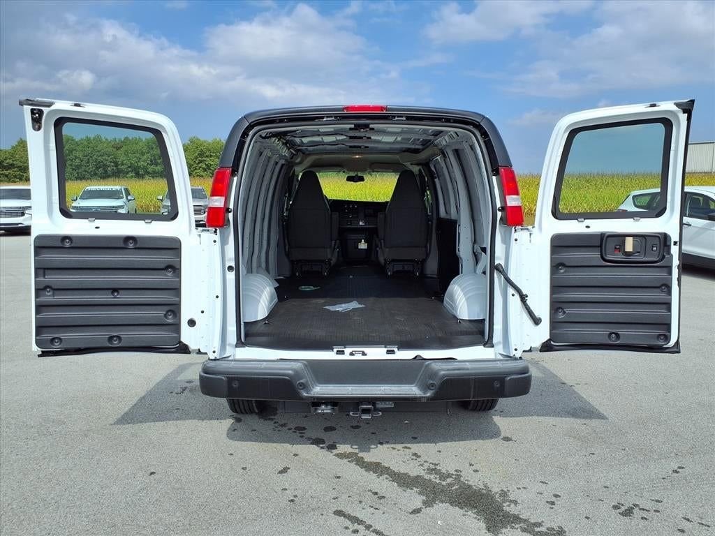 2025 Chevrolet Express Cargo 3500 WT