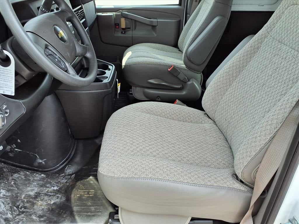 2025 Chevrolet Express Cargo 3500 WT