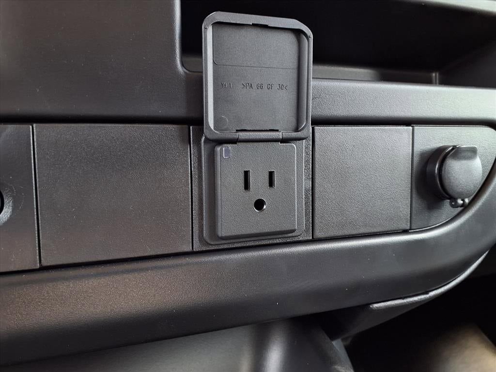 2025 Chevrolet Express Cargo 3500 WT