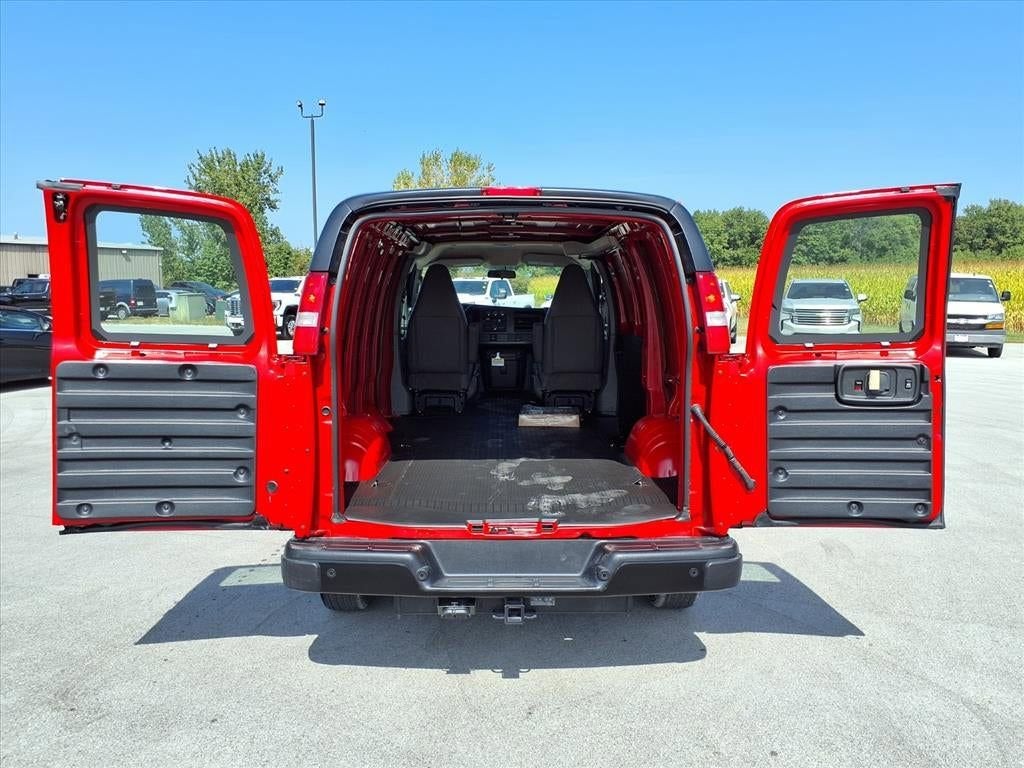 2025 Chevrolet Express Cargo 3500 WT