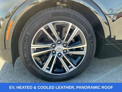 2024 Cadillac LYRIQ Luxury 2