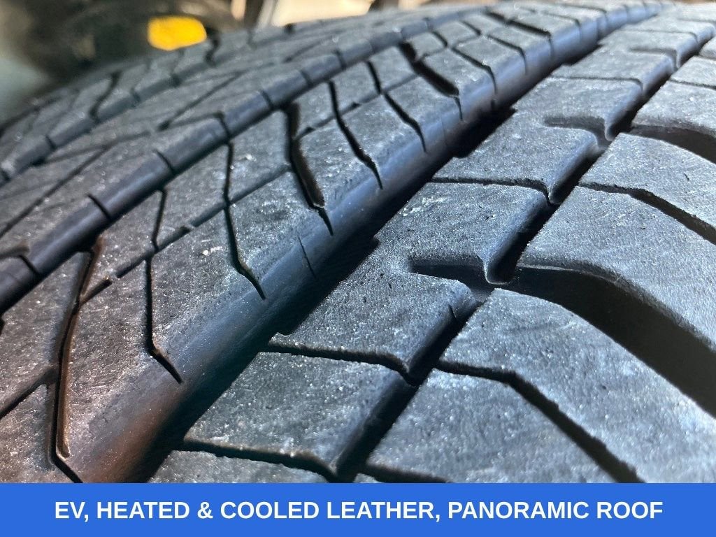 2024 Cadillac LYRIQ Luxury 2