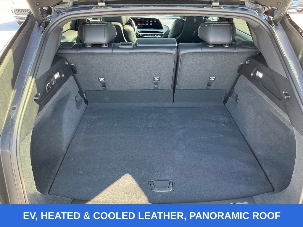 2024 Cadillac LYRIQ Luxury 2