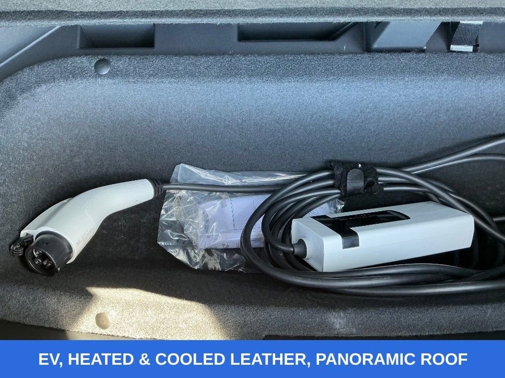 2024 Cadillac LYRIQ Luxury 2