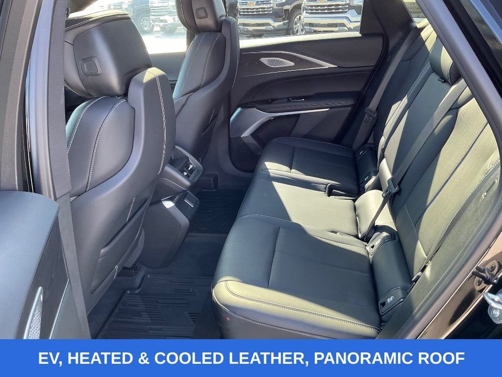 2024 Cadillac LYRIQ Luxury 2