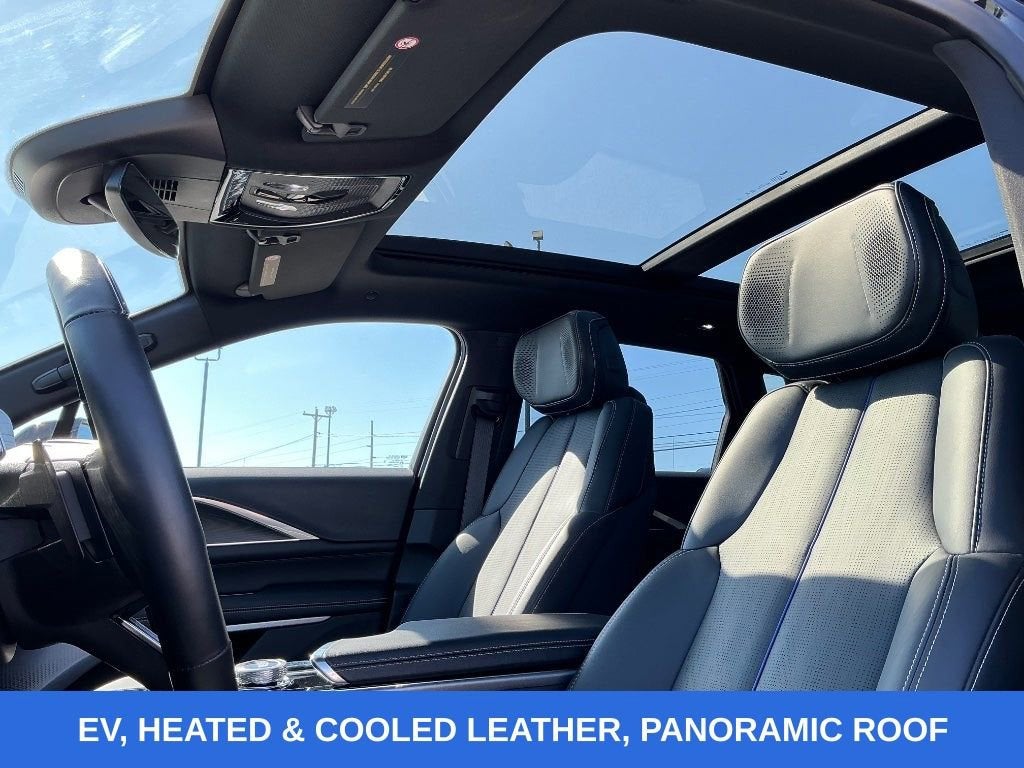 2024 Cadillac LYRIQ Luxury 2