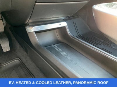 2024 Cadillac LYRIQ Luxury 2