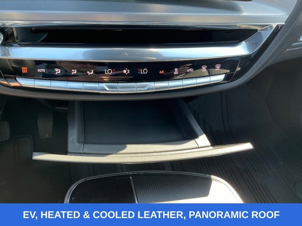 2024 Cadillac LYRIQ Luxury 2