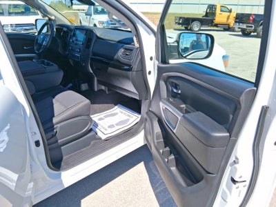 2022 Nissan Titan SV