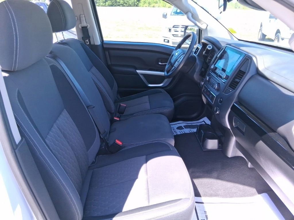 2022 Nissan Titan SV