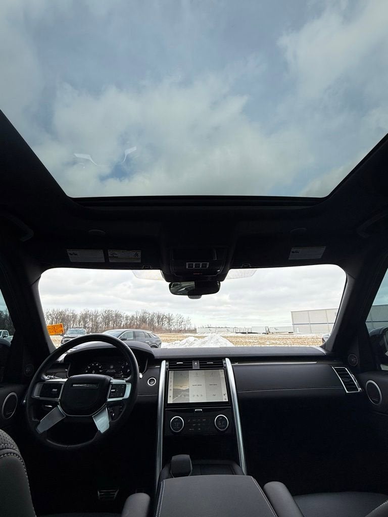 2023 Land Rover Discovery Metropolitan Edition