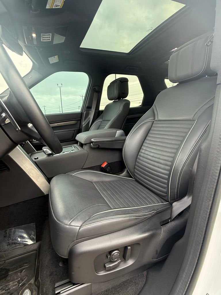 2023 Land Rover Discovery Metropolitan Edition