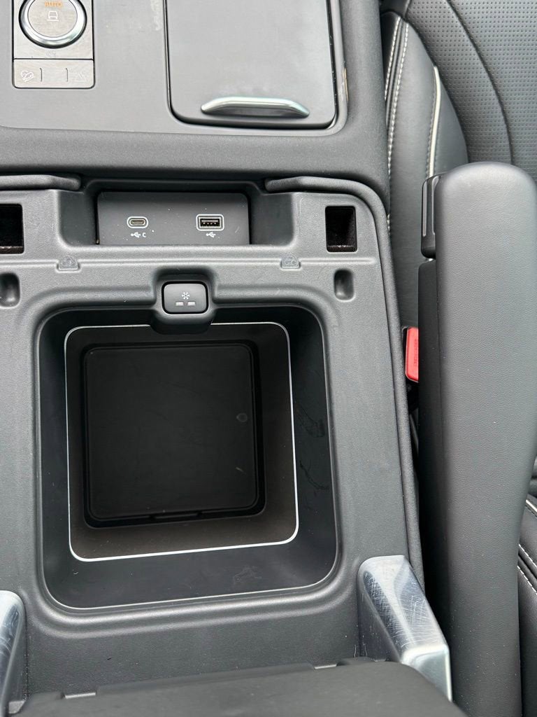 2023 Land Rover Discovery Metropolitan Edition